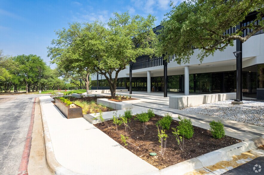 More Photos Of 14231 Tandem Blvd, Austin Office For Lease