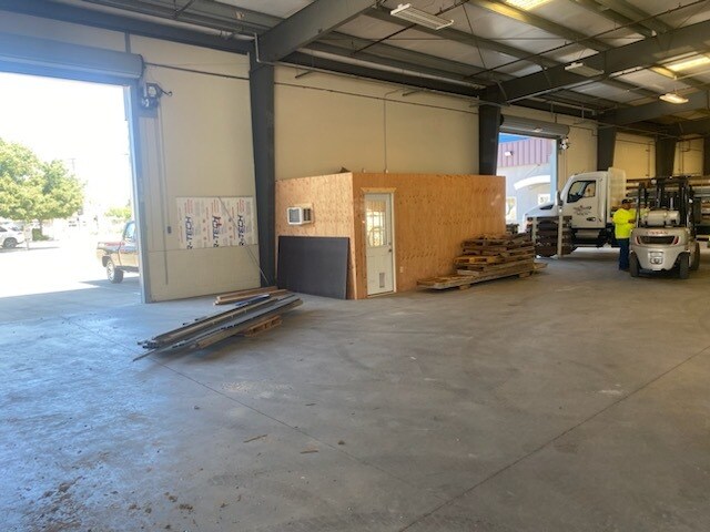 More Photos Of 1190-1200 Lander Ave, Turlock Warehouse For Lease