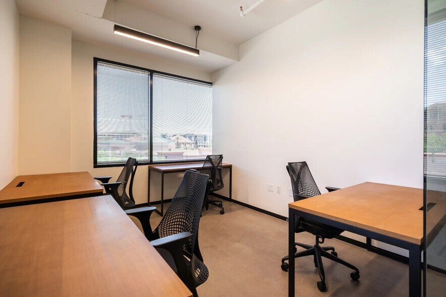 More Photos Of 4250 N Drinkwater Blvd, Scottsdale Coworking Space