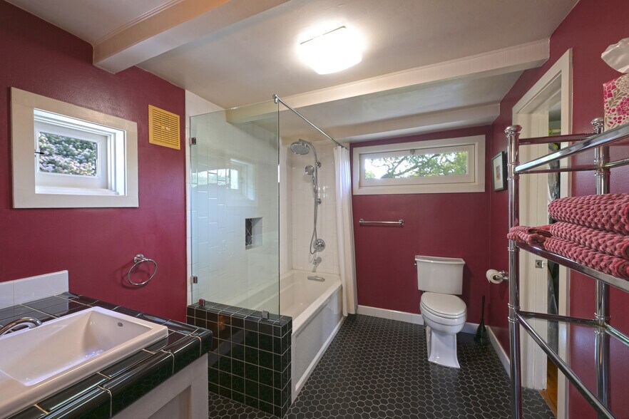 More Photos Of 2636 N Beachwood Dr, Los Angeles Apartments For Sale