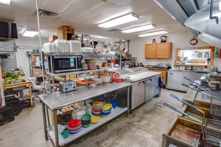 More Photos Of 908 N Main St, Brighton Restaurant For Sale