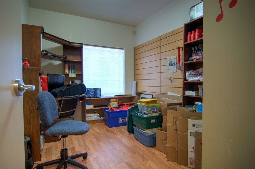 More Photos Of 1900 Belmont Loop, Woodland Storefront Retail Office For Lease