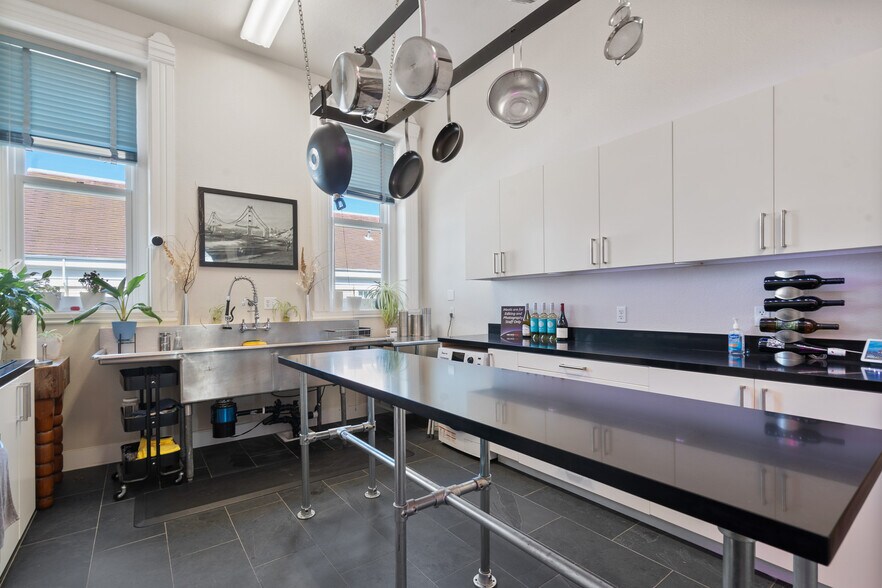 More Photos Of 106 W J St, Benicia Office For Sale