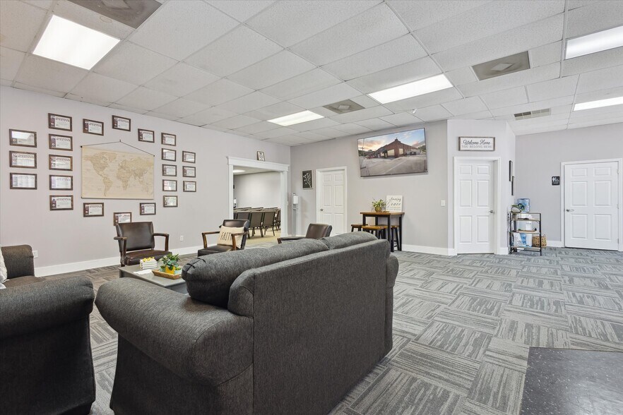 More Photos Of 307 S Depot St, Rogersville General Retail For Lease