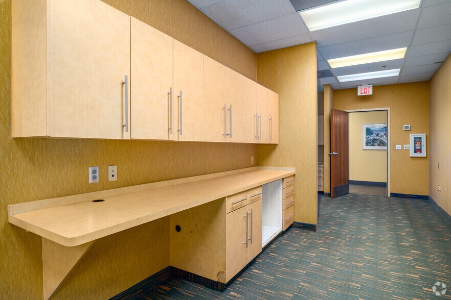 More Photos Of 77840 Flora Rd, Palm Desert Medical For Sale