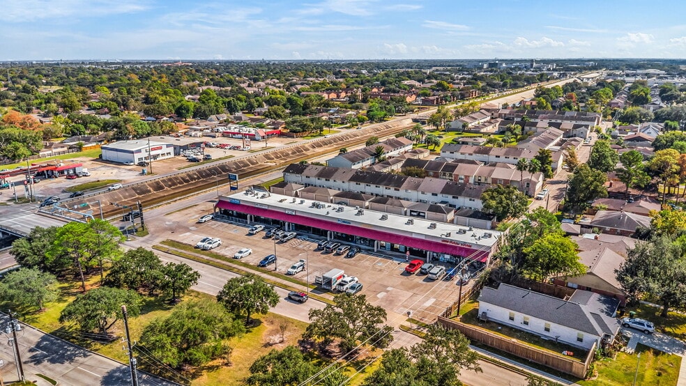 More Photos Of 10802 Hughes Rd, Houston Unknown For Lease