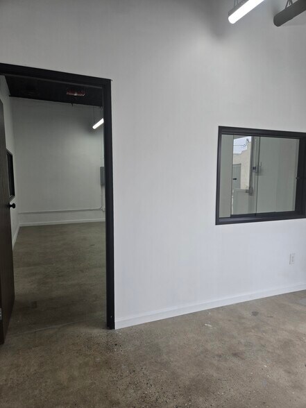 More Photos Of 4500 District Blvd, Vernon Manufacturing For Lease