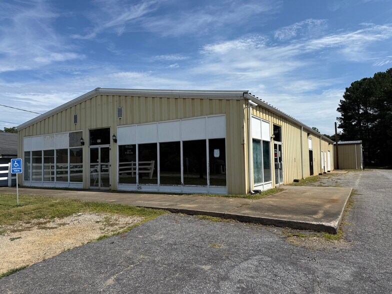 More Photos Of 141 May St, Winder Freestanding For Lease