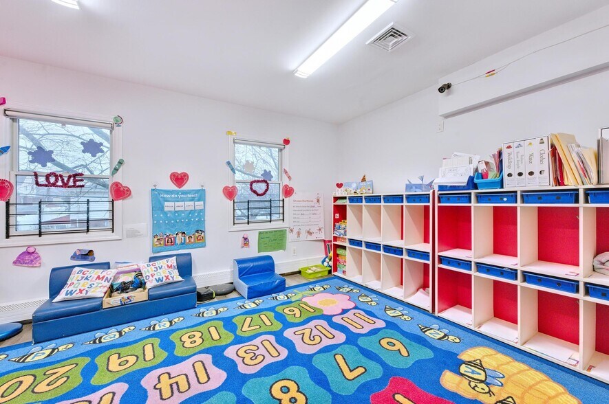 More Photos Of 55 Wyona Ave, Staten Island General Retail For Sale