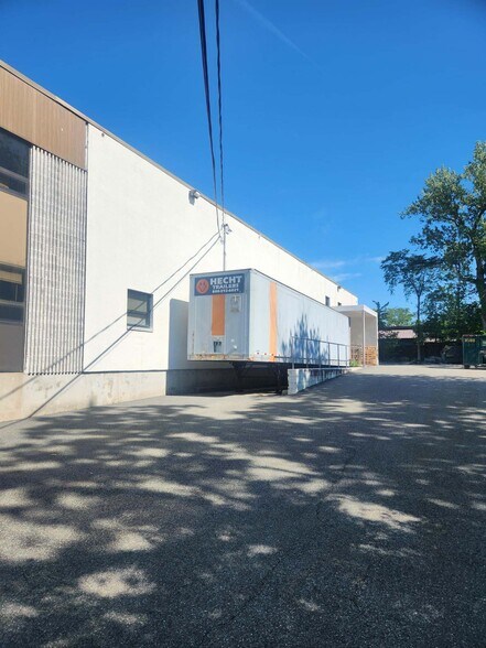 More Photos Of 9 Industrial Park, Waldwick Distribution For Sale