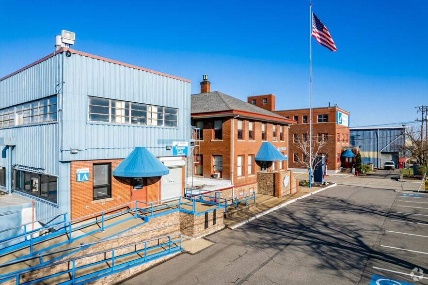 More Photos Of 2301 Duss Ave, Ambridge Unknown For Lease