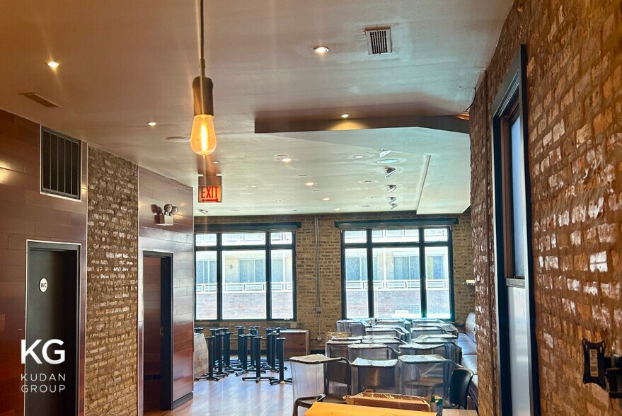 More Photos Of 2152 N Damen Ave, Chicago General Retail For Sale