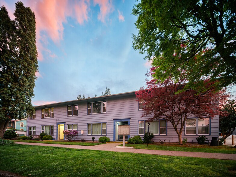 More Photos Of 302 Monmouth Ave S, Monmouth Apartments For Sale