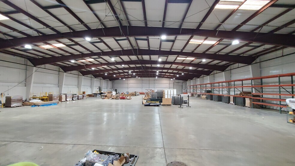 More Photos Of 509 W Barner St, Frankfort Warehouse For Lease