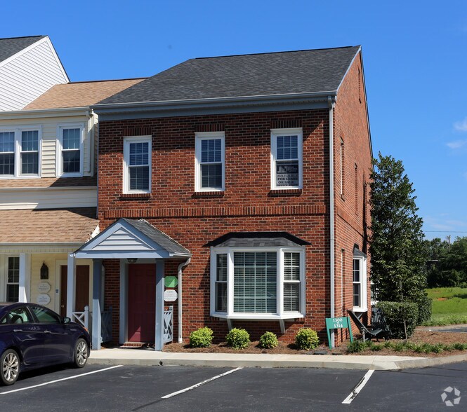 More Photos Of 1300-1302 Ashley Sq, Winston-Salem Office For Lease