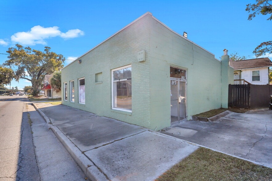 More Photos Of 2203 Skidaway Rd, Savannah Freestanding For Sale