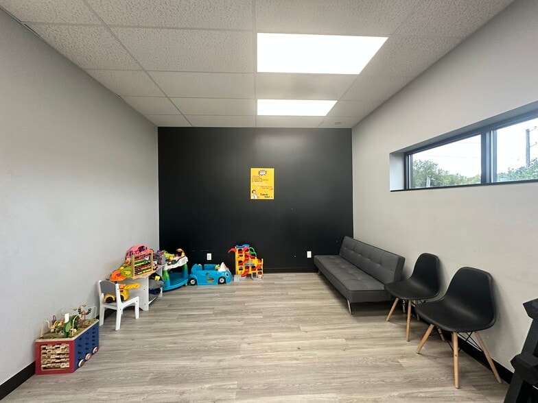More Photos Of 7125 Metropolitan Blvd, Barnhart Unknown For Lease