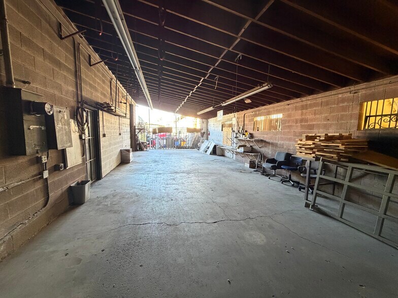 More Photos Of 3226 Franklin Ave, Riverside Manufacturing For Sale