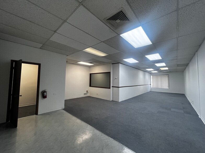 More Photos Of 9957-9959 S Roberts Rd, Palos Hills Medical For Lease