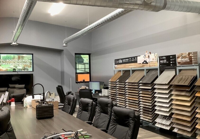 More Photos Of 9422 Marine City Hwy, Casco Showroom For Lease