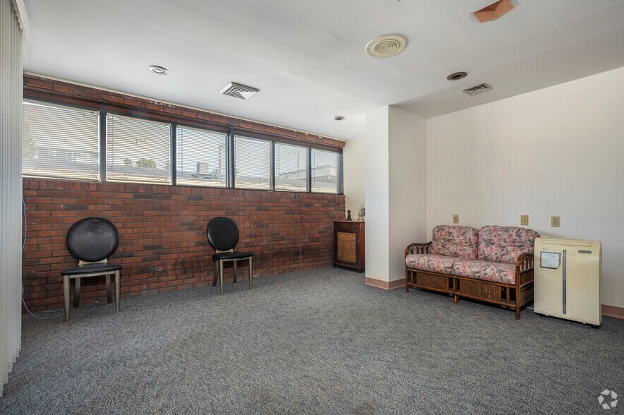 More Photos Of 1020 Regent St, Madison Medical For Lease