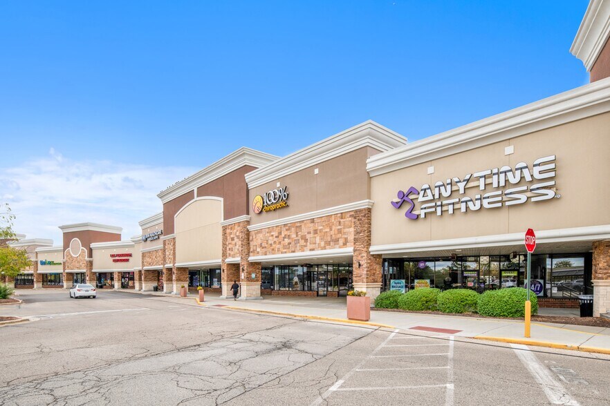 More Photos Of 2503-2599 W Golf Rd, Hoffman Estates Storefront For Lease