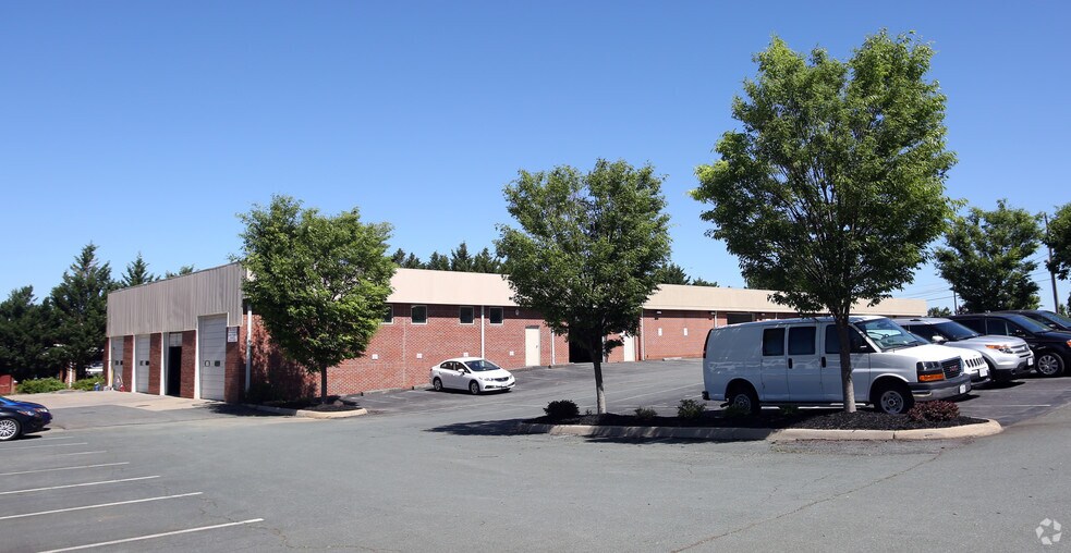 More Photos Of 1389 Richmond Rd, Charlottesville Auto Dealership For Lease