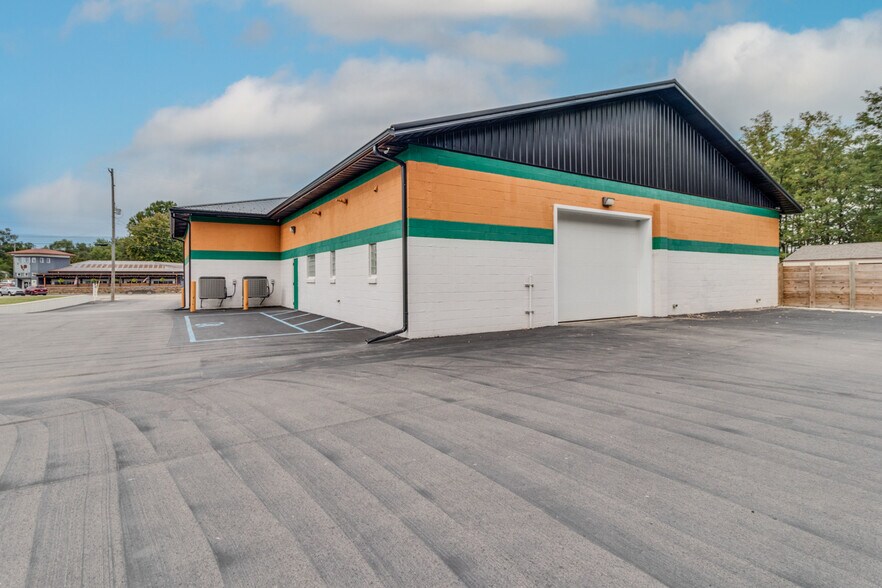 More Photos Of 1320 E Columbia Ave, Battle Creek Manufacturing For Sale