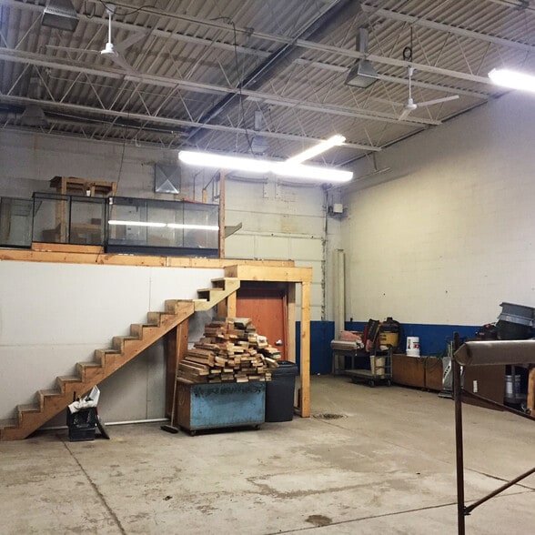 More Photos Of 964 E 10 Mile Rd, Hazel Park Warehouse For Lease