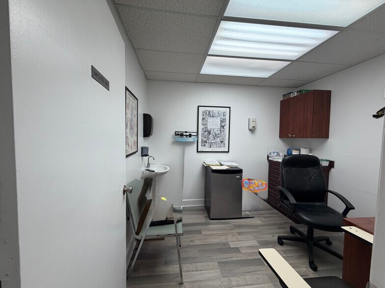 More Photos Of 600 NW 35th Ave, Miami Medical For Lease
