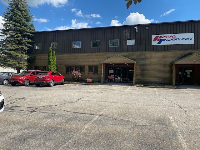 More Photos Of 121-127 Park Ave, Williston Office For Lease