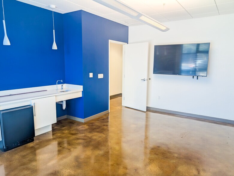 More Photos Of 2632 Broadway St, San Antonio Office Residential For Lease