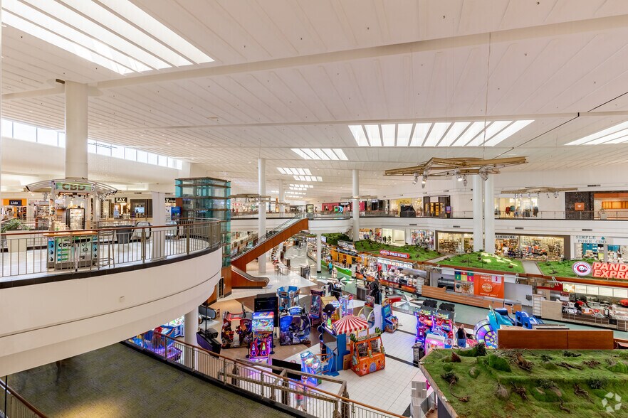 More Photos Of 18813 E 39th St, Independence Unknown For Lease