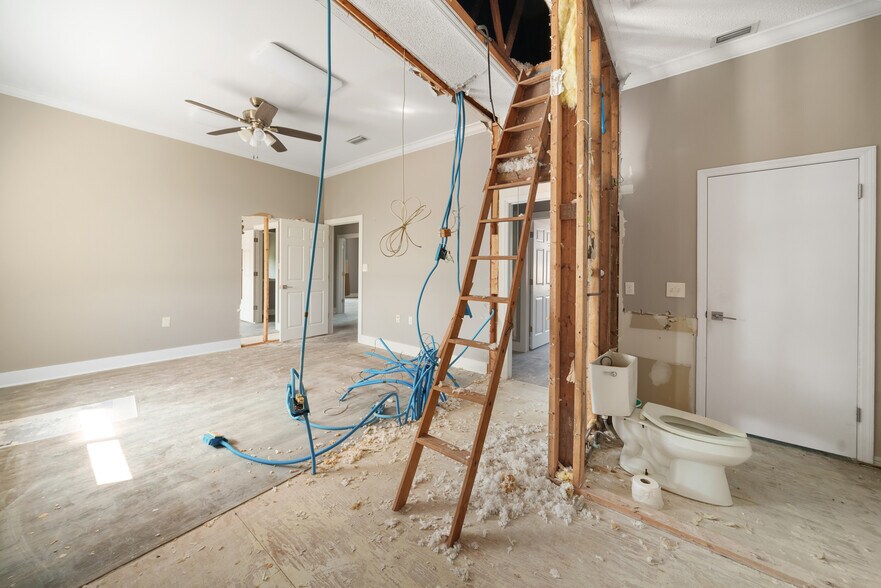 More Photos Of 6504 Thomas Dr, Panama City Office Residential For Sale