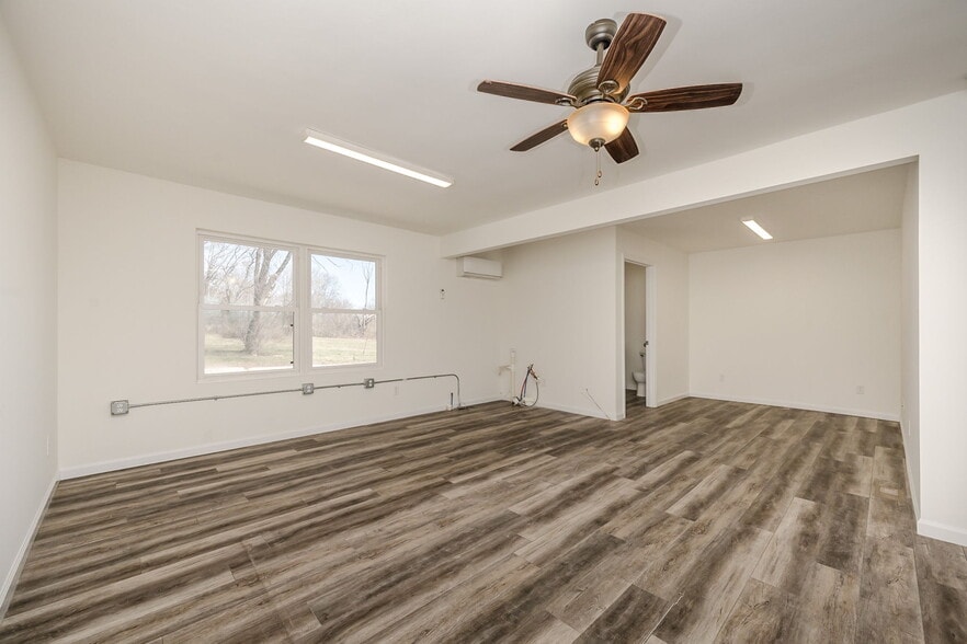 More Photos Of 302 S Lincoln Dr, Troy Office For Lease