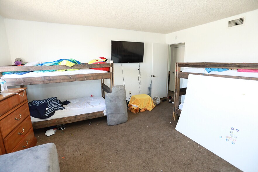 More Photos Of 241 W Philadelphia Ave, Las Vegas Apartments For Sale