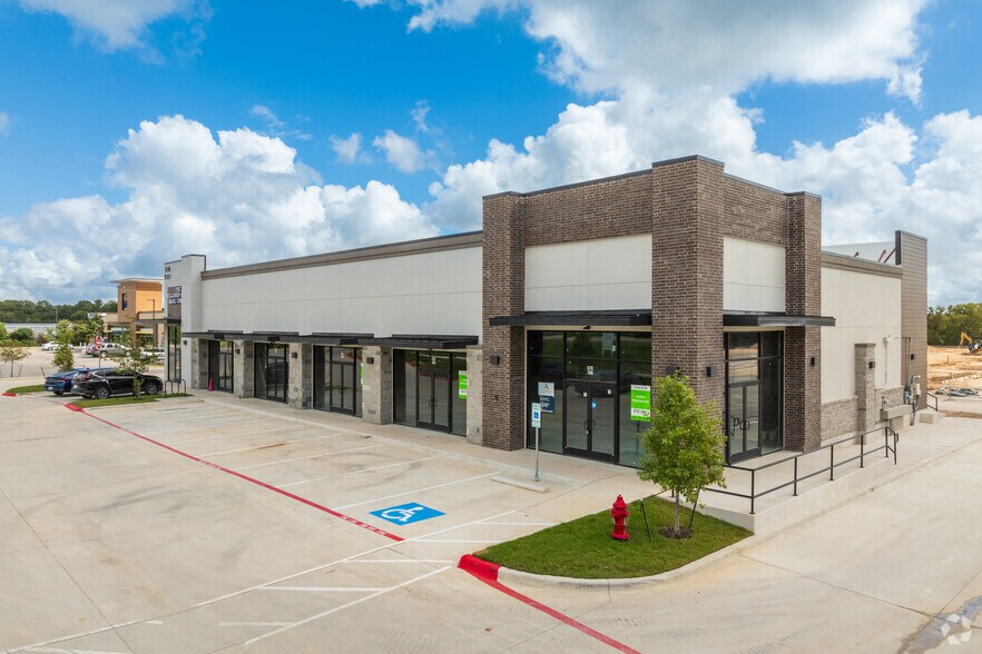 More Photos Of 14300 Ronald Reagan Blvd, Cedar Park Storefront For Sale