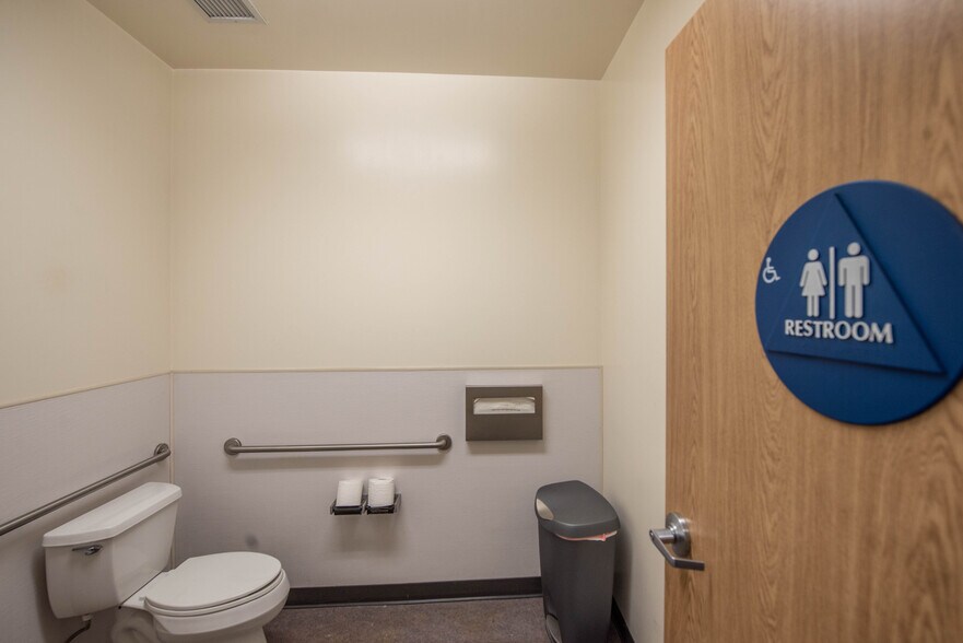 More Photos Of 1678-1692 Ord Way, Oceanside Warehouse For Lease