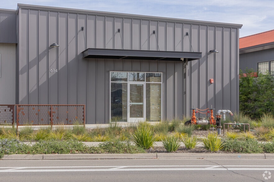 More Photos Of 614 Cantrill Dr, Davis Warehouse For Lease