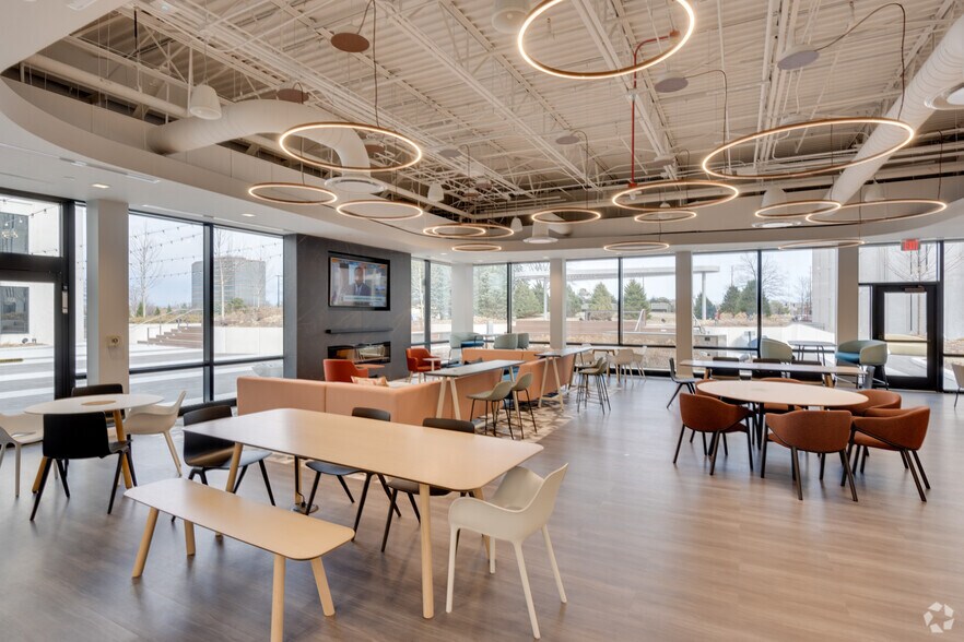 More Photos Of 1701 Golf Rd, Rolling Meadows Coworking Space
