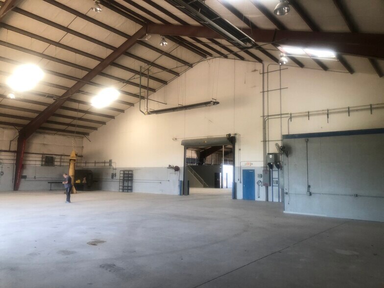 More Photos Of 3755 Colorado Ave, Sheffield Village Warehouse For Lease