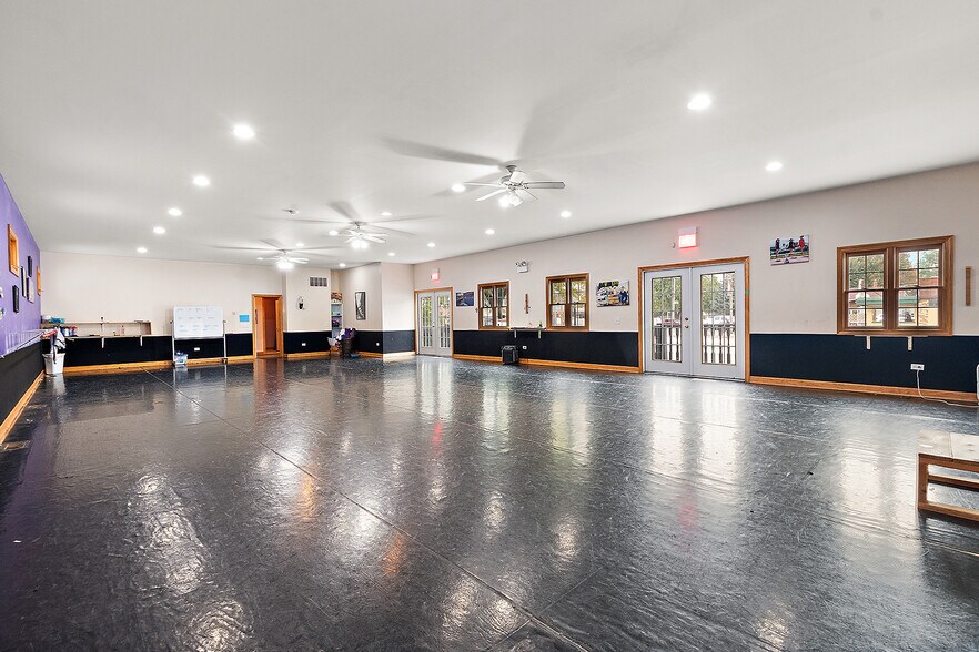 More Photos Of 6401 W 107th St, Worth Freestanding For Sale