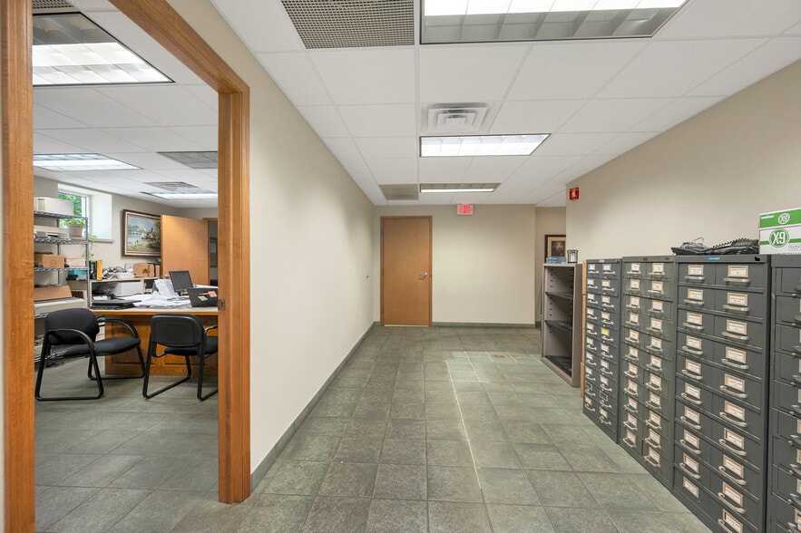 More Photos Of 1725 Suburban Dr, De Pere Manufacturing For Sale
