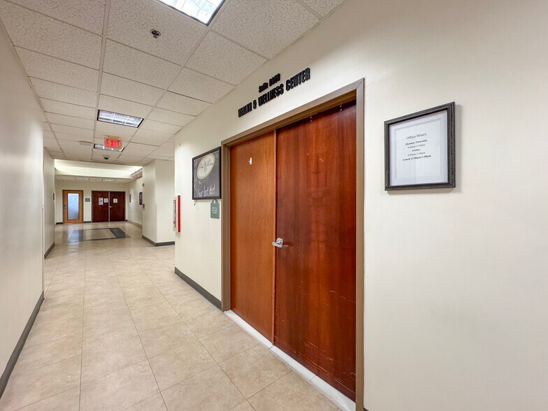 More Photos Of 1700 E Saunders St, Laredo Hospital For Lease