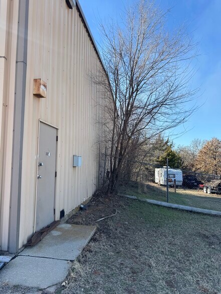 More Photos Of 8716 SE 15th St, Oklahoma City Distribution For Sale