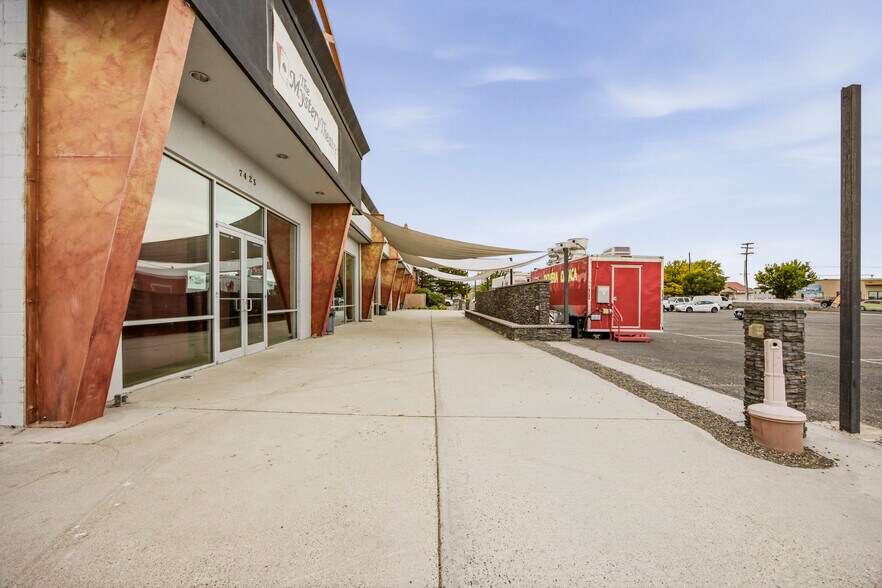 More Photos Of 7425 W Clearwater Ave, Kennewick Freestanding For Sale