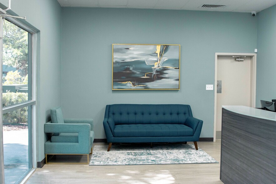 Primary Photo Of 9675 4th St N, Saint Petersburg Veterinarian Kennel For Lease