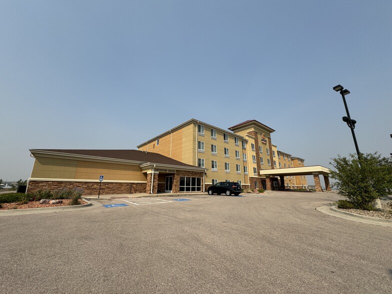 Primary Photo Of 1333 N Elk Vale Rd, Rapid City Hotel For Lease