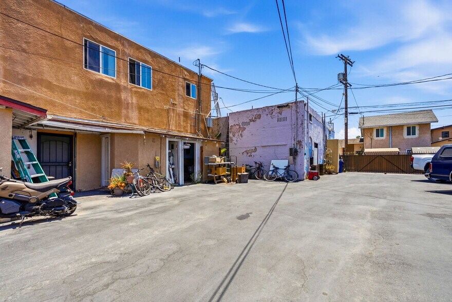 More Photos Of 586 W Avenue 28, Los Angeles Warehouse For Lease