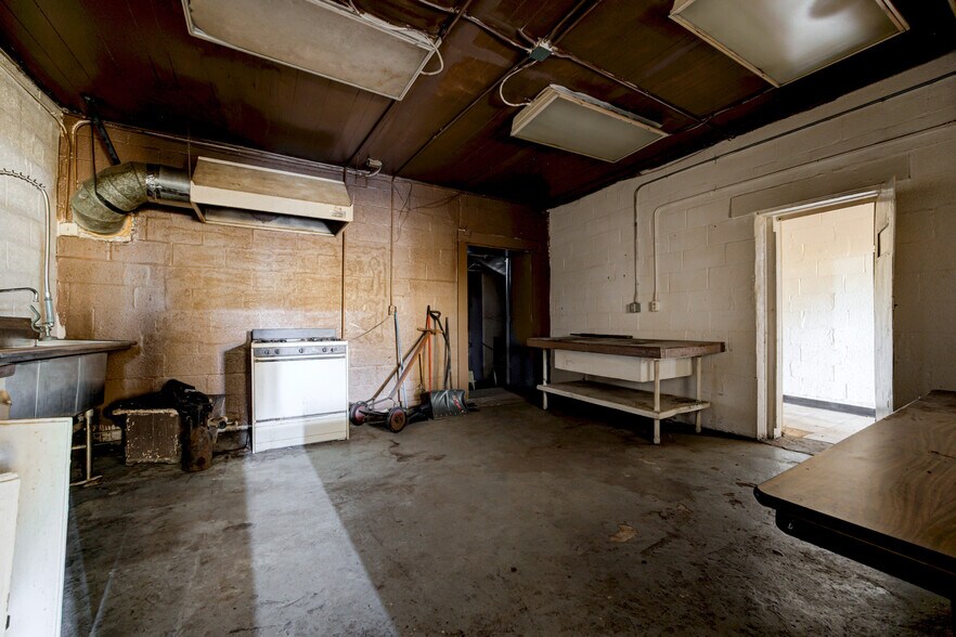 More Photos Of 1923 N Lottie Ave, Oklahoma City Storefront For Sale